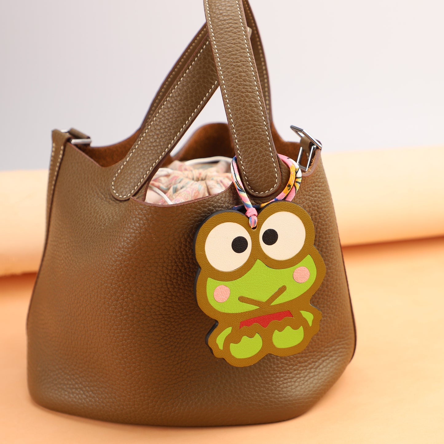 Frog-shaped Bag Charm, Genuine Leather Accessory, Cute and Versatile