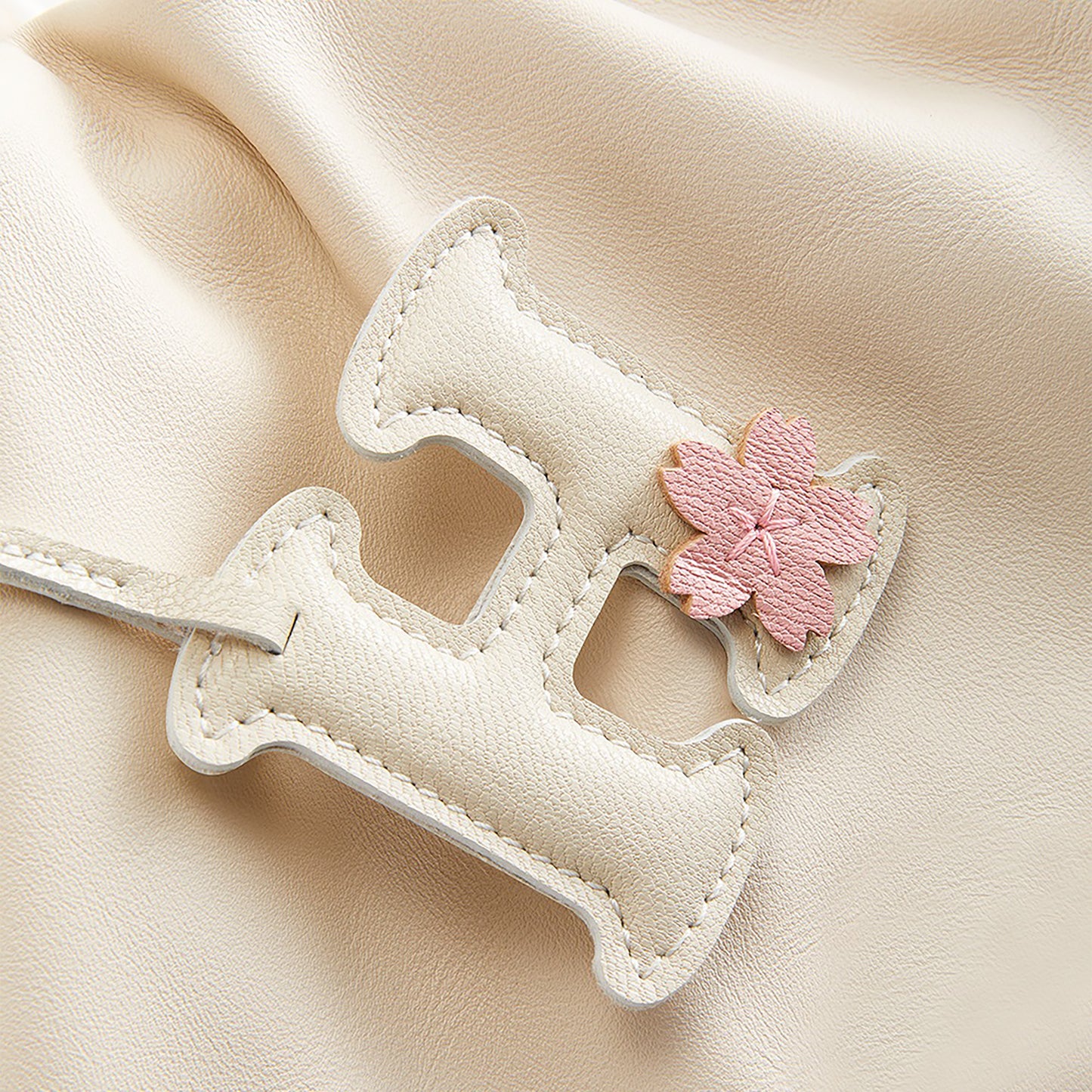 Leather Alphabet Pendant Keychain, Cute and Elegant Car Accessories, Exquisite DIY Gift Pendant