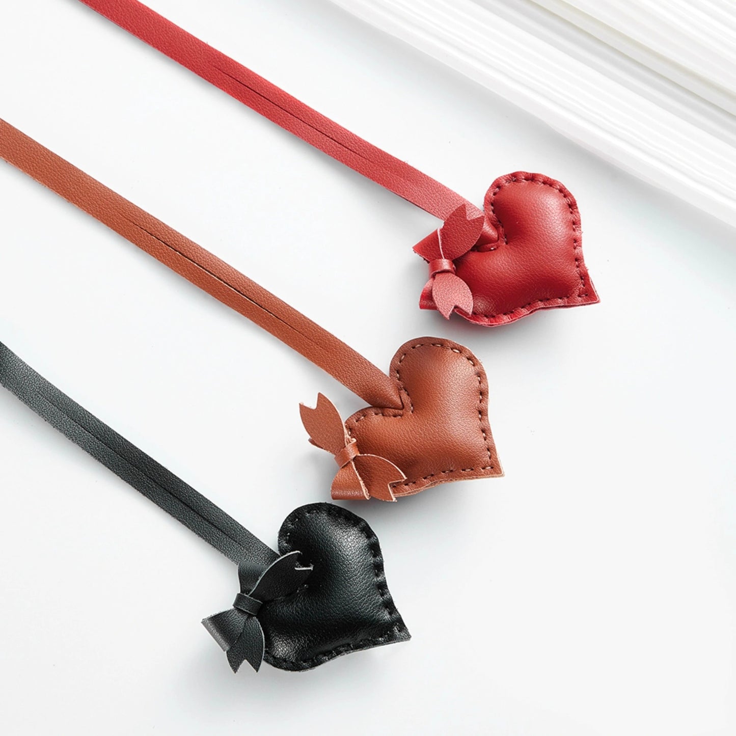 Heart-shaped Pendant Genuine Leather Keychain Bag Backpack Accessory for Women, Exquisite and Elegant Small Decorative Pendant