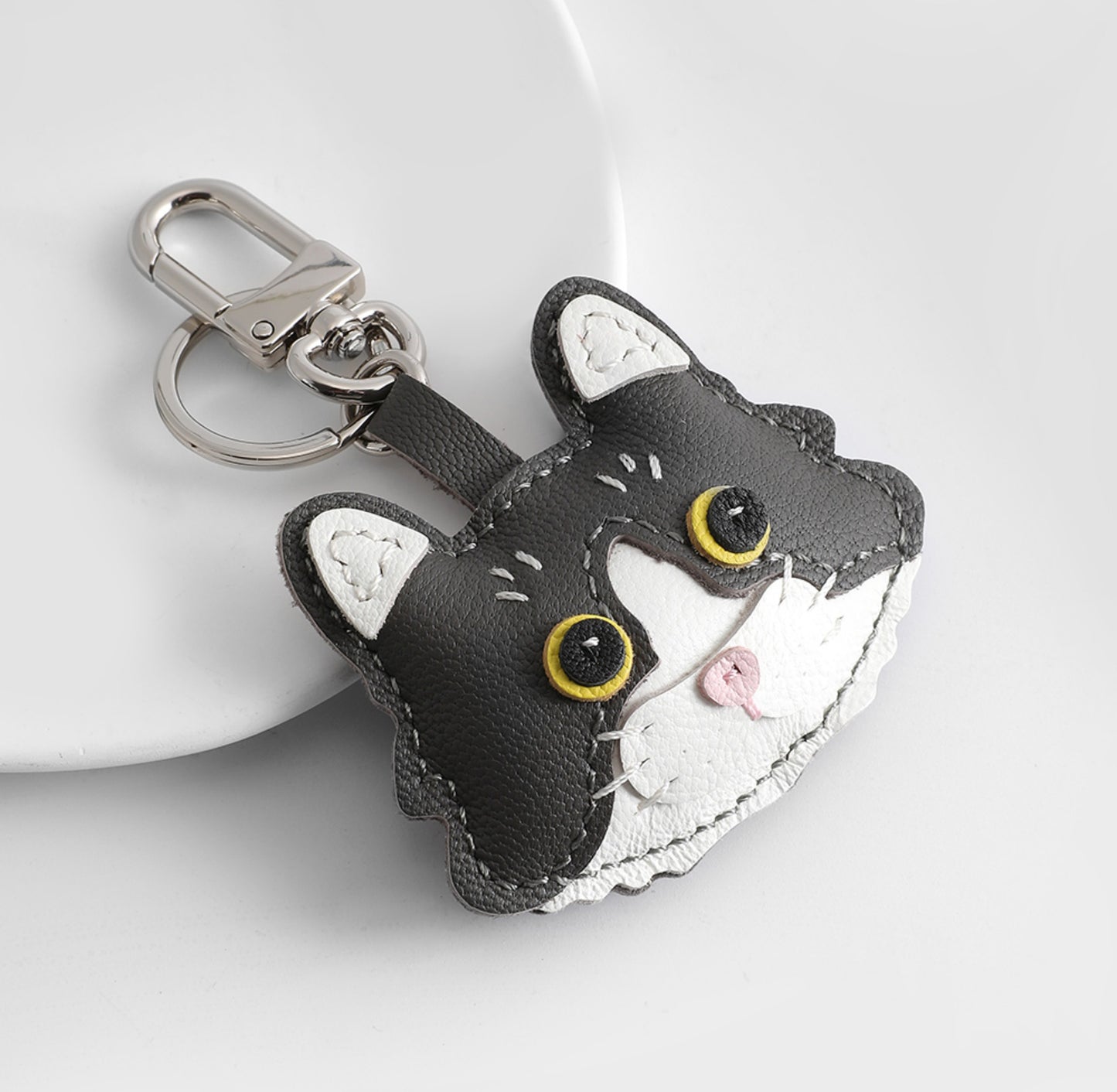 Genuine Leather Cat Keychain & Bag Charm – 12cm Premium Leather Cat Pendant, Cute and Stylish Hanging Accessory for Bags, Backpacks, and Keys