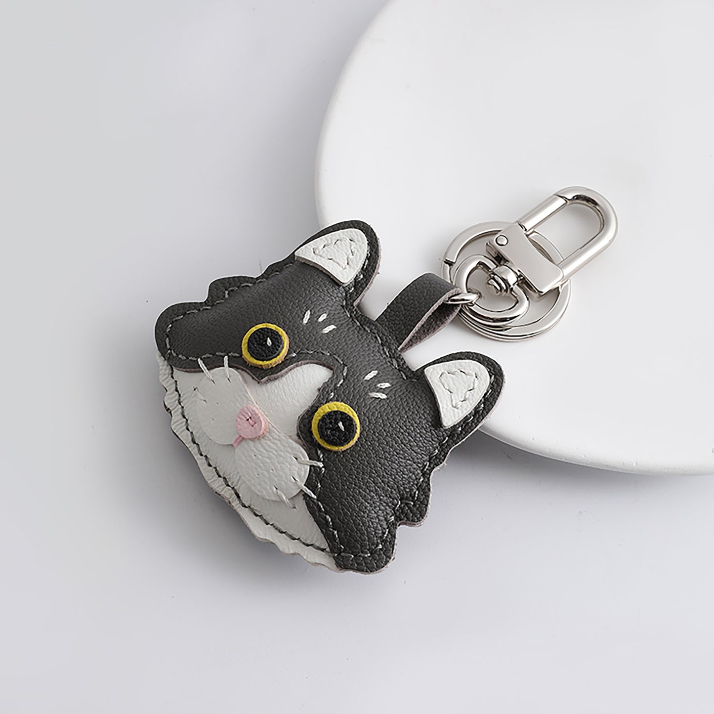 Genuine Leather Cat Keychain & Bag Charm – 12cm Premium Leather Cat Pendant, Cute and Stylish Hanging Accessory for Bags, Backpacks, and Keys