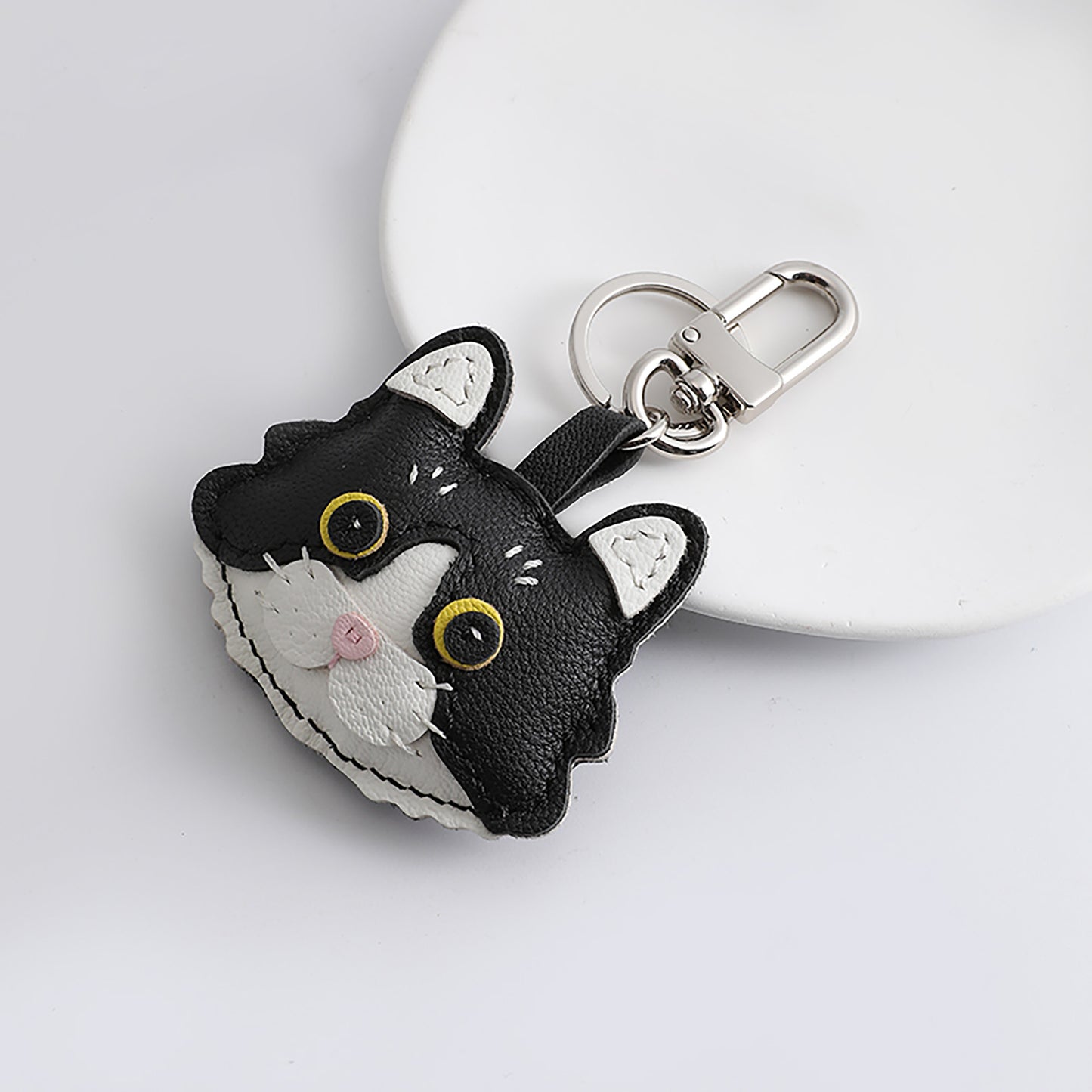 Genuine Leather Cat Keychain & Bag Charm – 12cm Premium Leather Cat Pendant, Cute and Stylish Hanging Accessory for Bags, Backpacks, and Keys