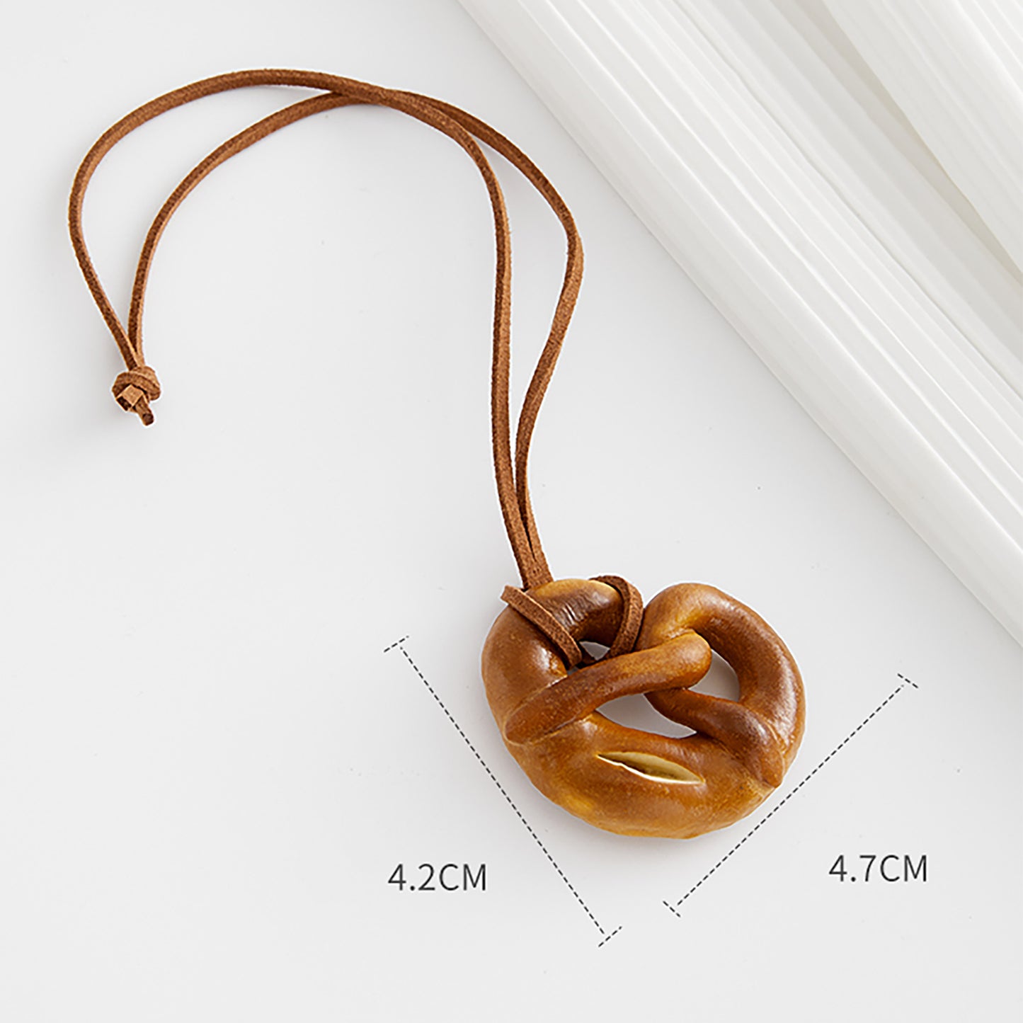 Alkaline water bread charm, horn-shaped croissant imitation bagel keychain, cute food bag accessory strap