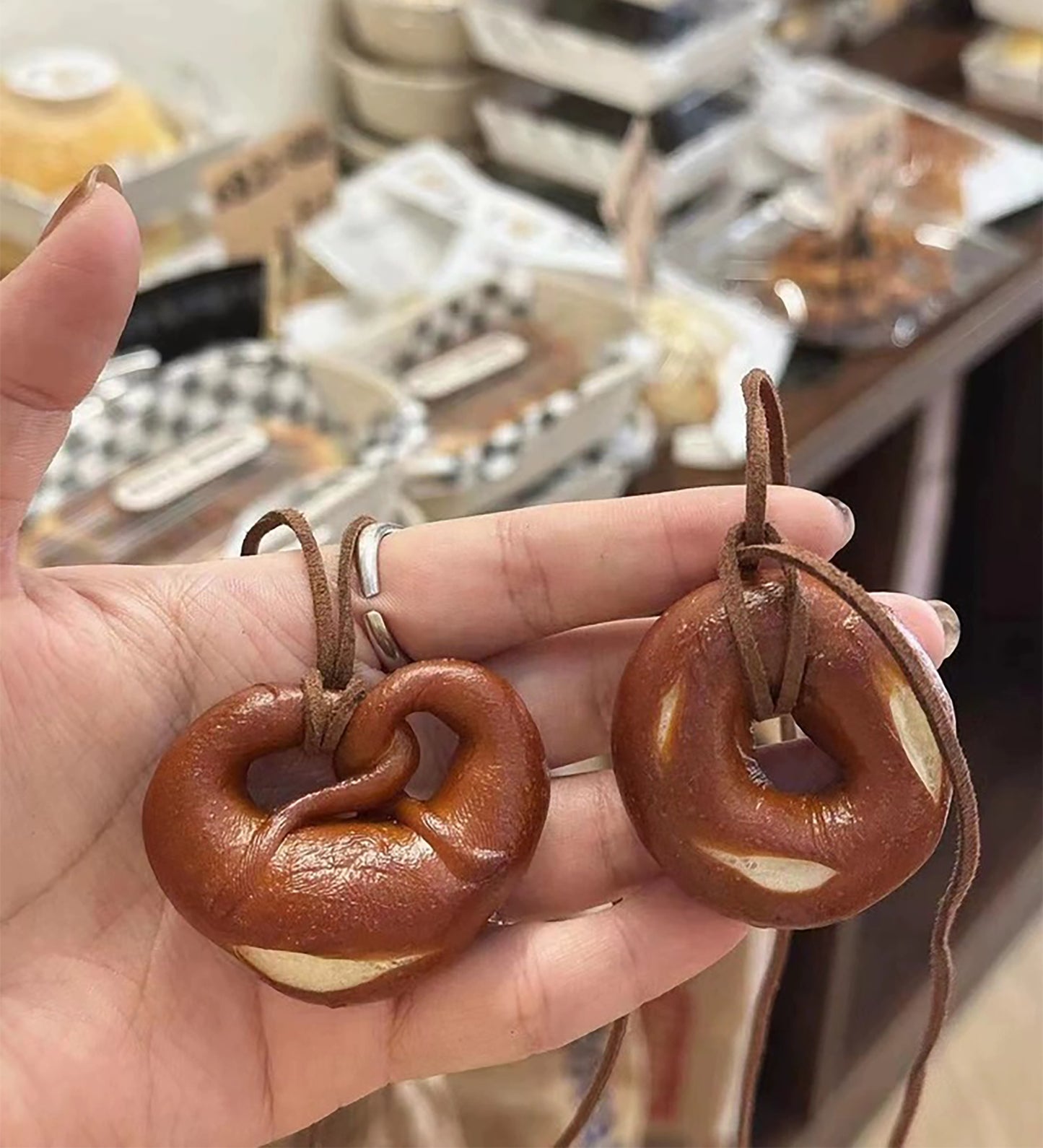 Alkaline water bread charm, horn-shaped croissant imitation bagel keychain, cute food bag accessory strap