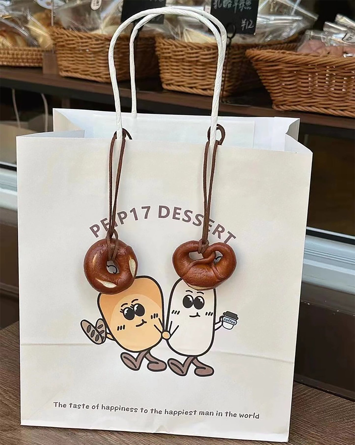 Alkaline water bread charm, horn-shaped croissant imitation bagel keychain, cute food bag accessory strap