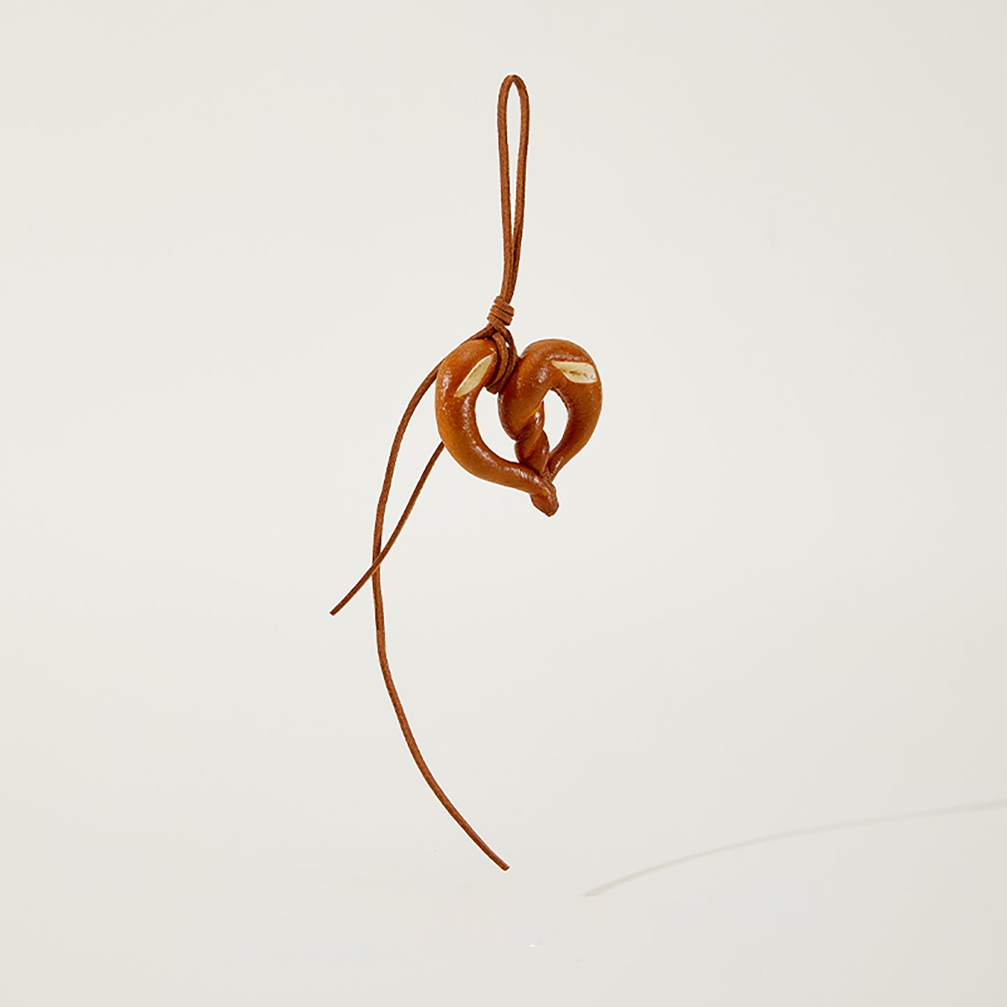 Alkaline water bread charm, horn-shaped croissant imitation bagel keychain, cute food bag accessory strap