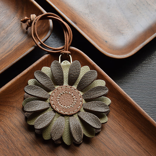 Handcrafted Leather Flower Keychain for Car – Original Design, Simple and Creative Rearview Mirror Hanging Accessory, Unique Gift