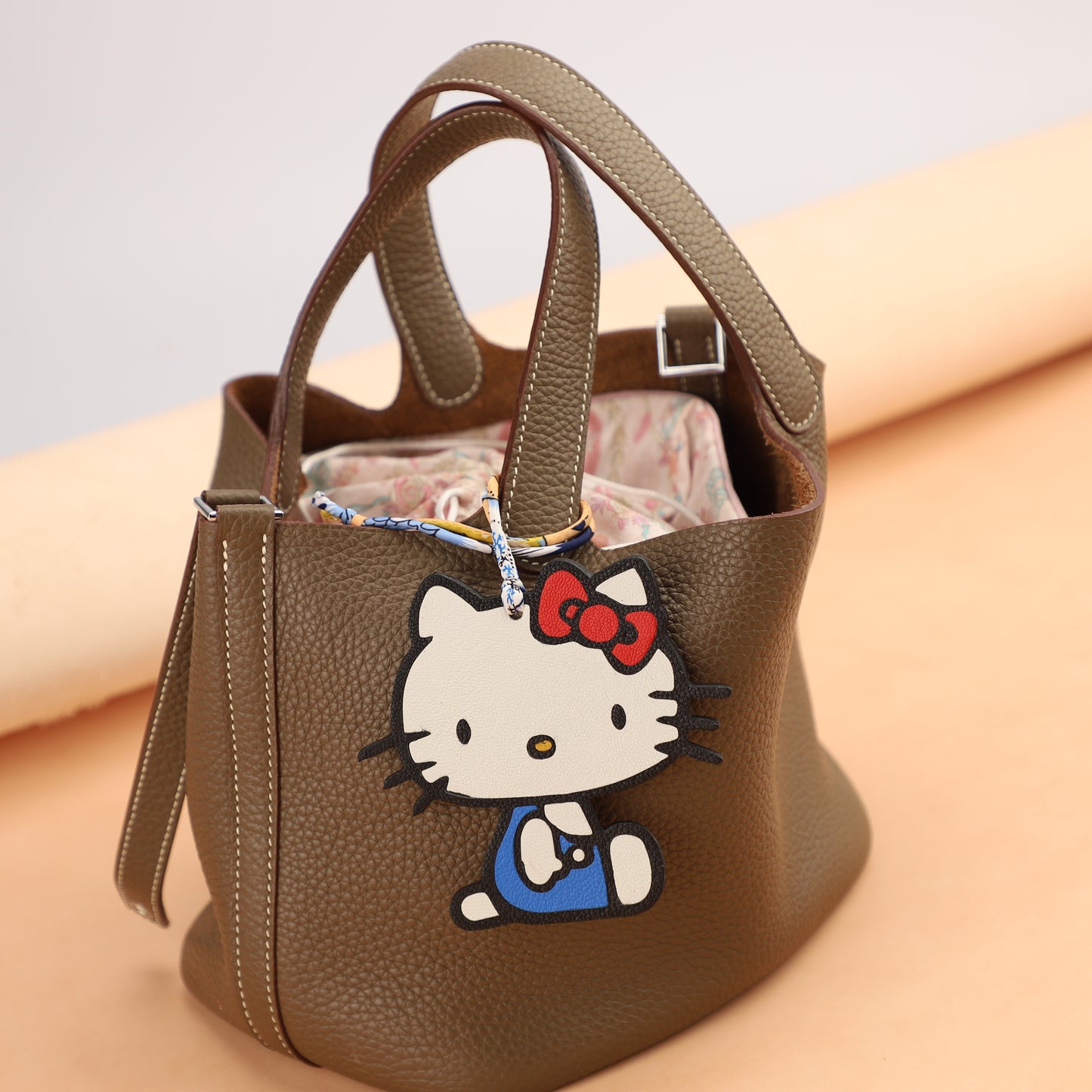 2025 New Model Handmade Swift Leather bag pendant, Hello Kitty Bag Charm,Cute cartoon pendant