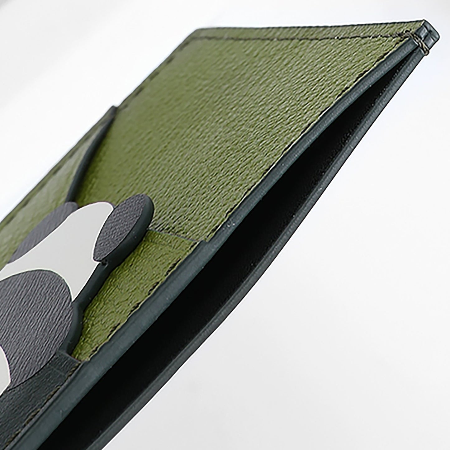 The card holder wallet with multiple card slots, made of genuine leather, integrated design, large capacity, ultra-thin, compact, and portable document organizer.