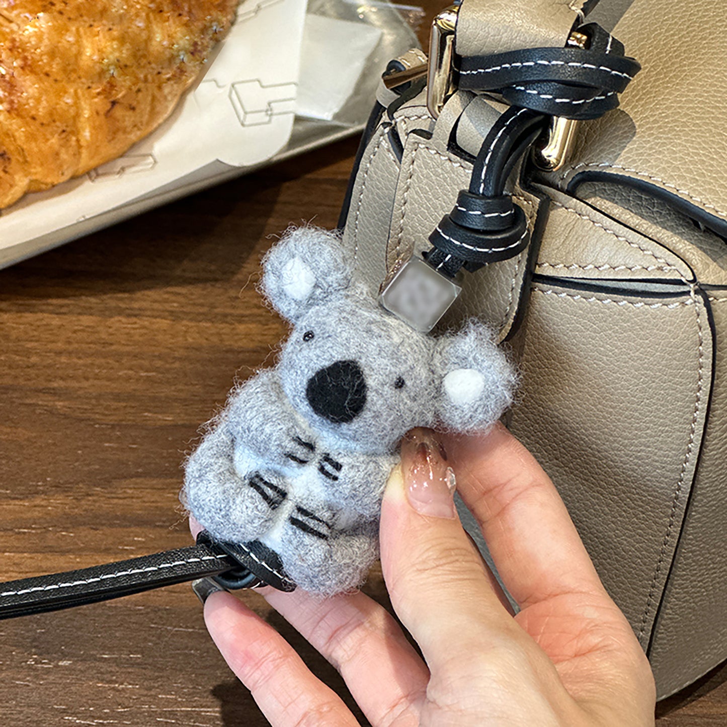 Felt material bag charm, animal-shaped car pendant, genuine leather keychain,fashion bag accessories