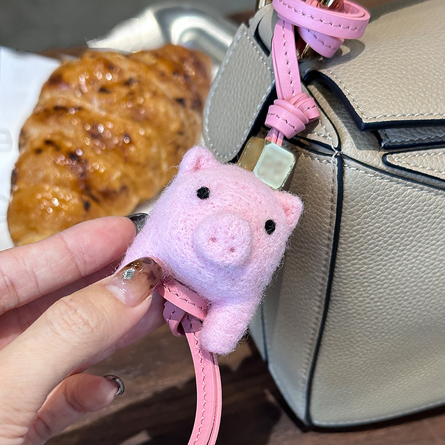 Felt material bag charm, animal-shaped car pendant, genuine leather keychain,fashion bag accessories