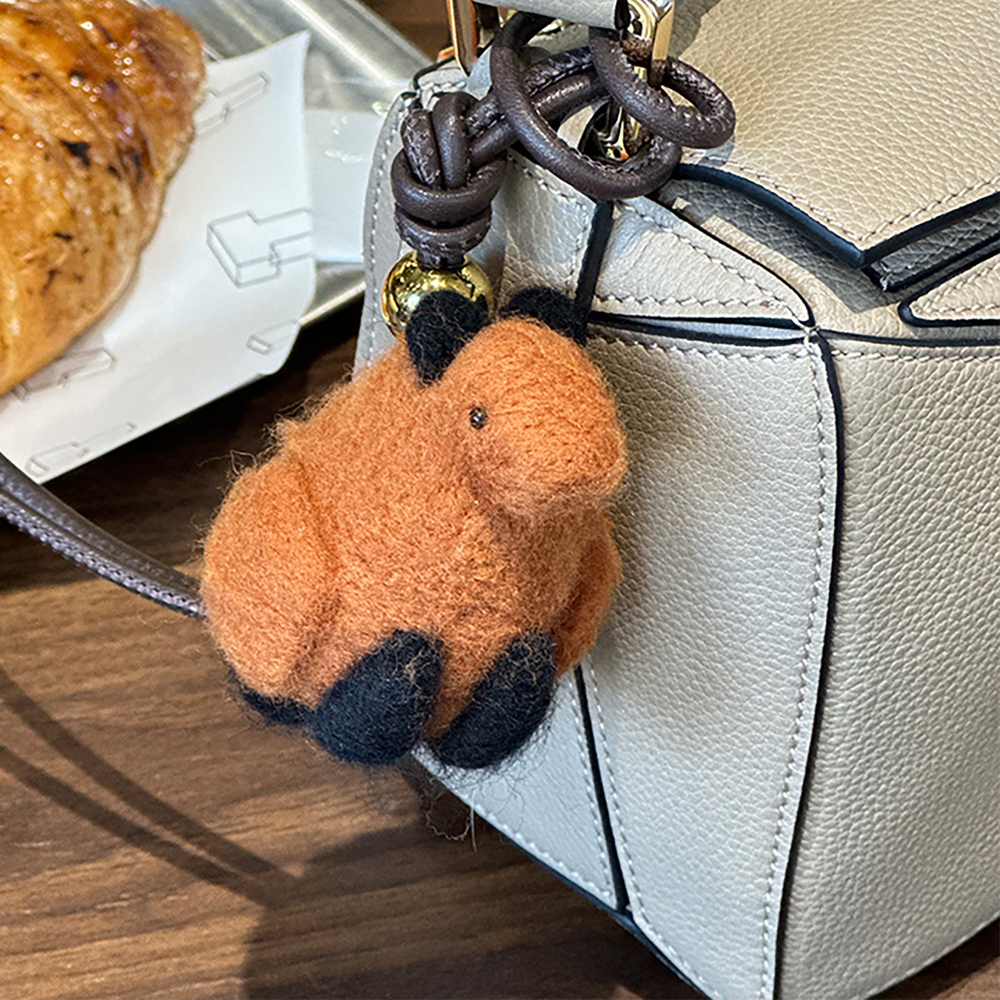 Felt material bag charm, animal-shaped car pendant, genuine leather keychain,fashion bag accessories