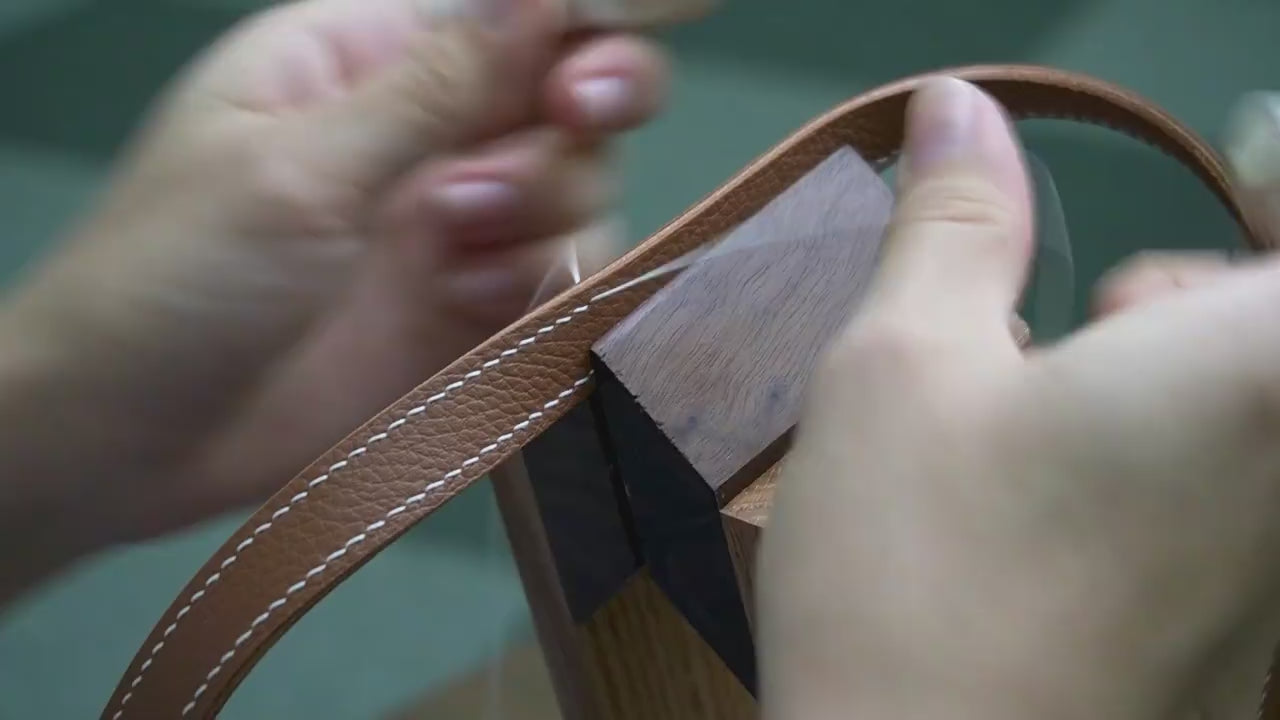 Load video: Handmade the leather bag strap