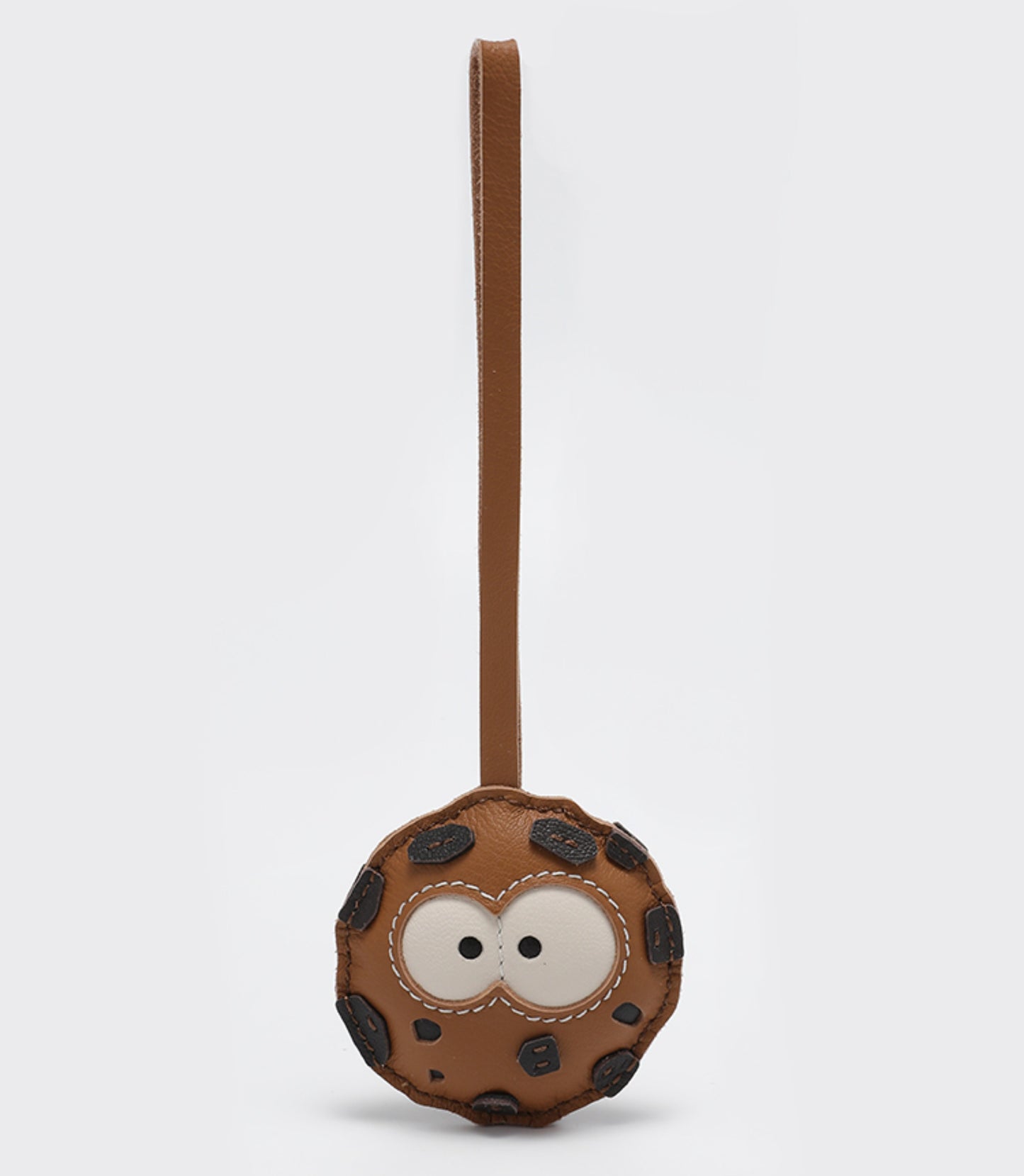 The new genuine leather bag charm, brown cookie-shaped leather keychain, bag pendant, fashionable accessory