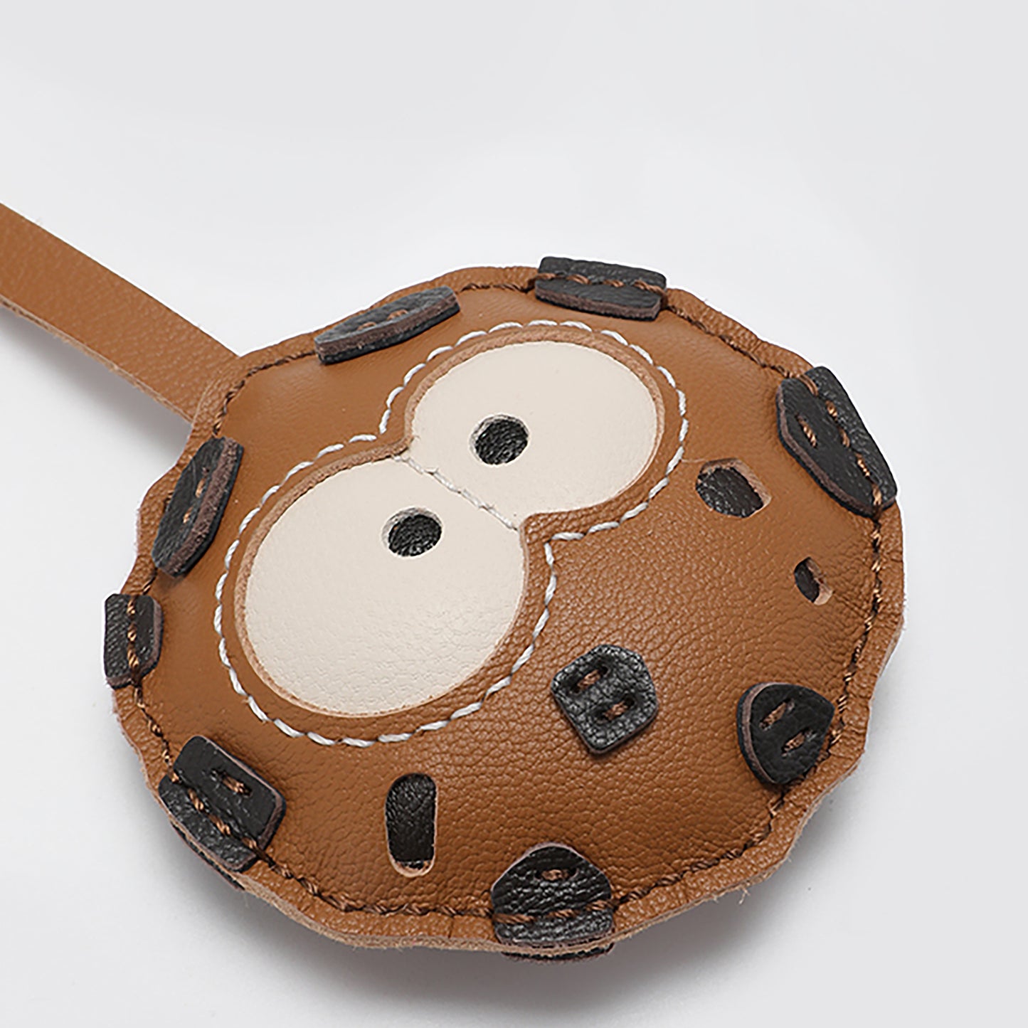 The new genuine leather bag charm, brown cookie-shaped leather keychain, bag pendant, fashionable accessory