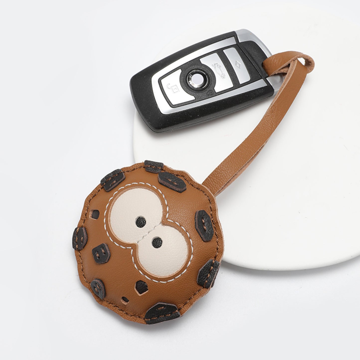 The new genuine leather bag charm, brown cookie-shaped leather keychain, bag pendant, fashionable accessory