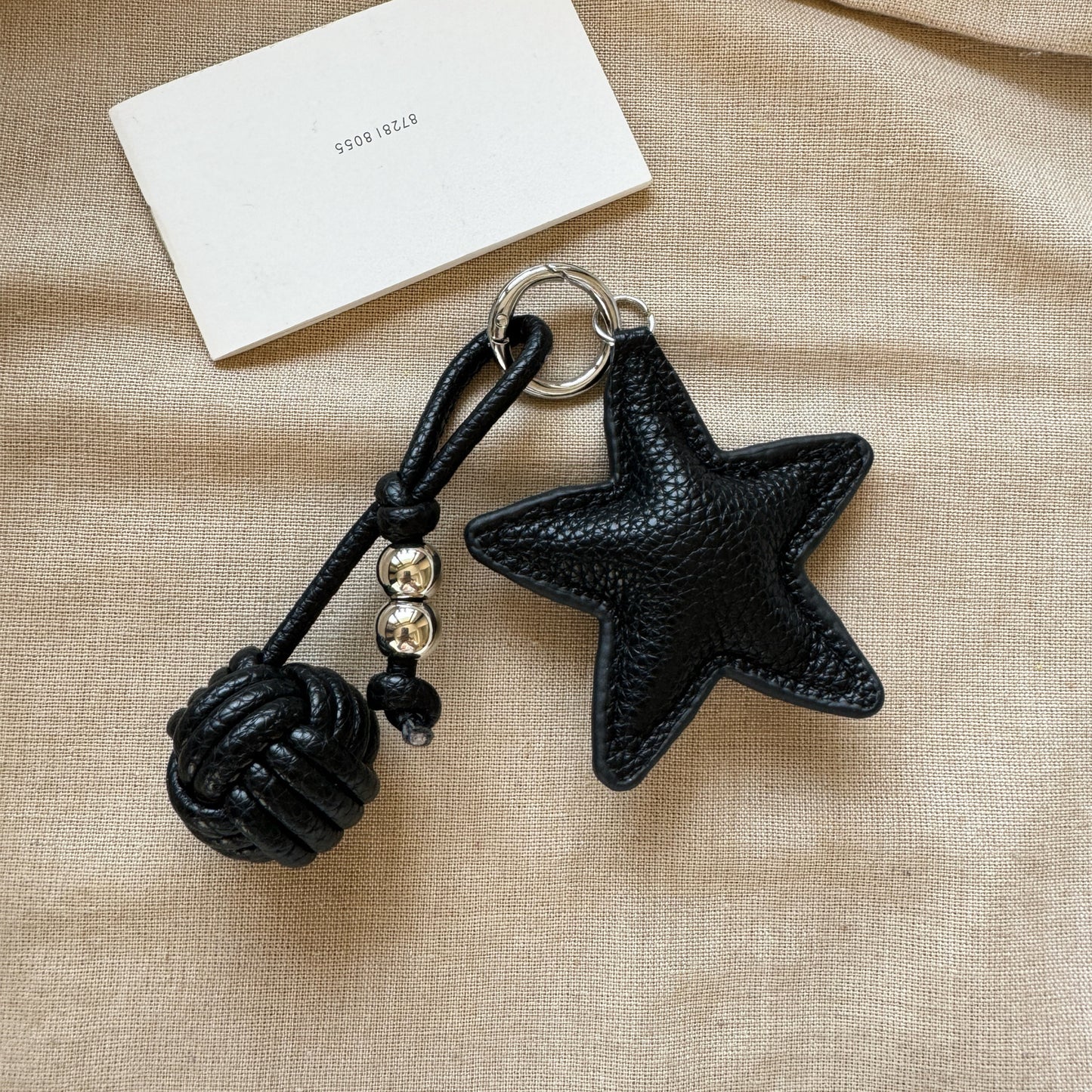 Star-shaped bag charm, genuine leather pom-pom keychain, fashionable and versatile bag accessory