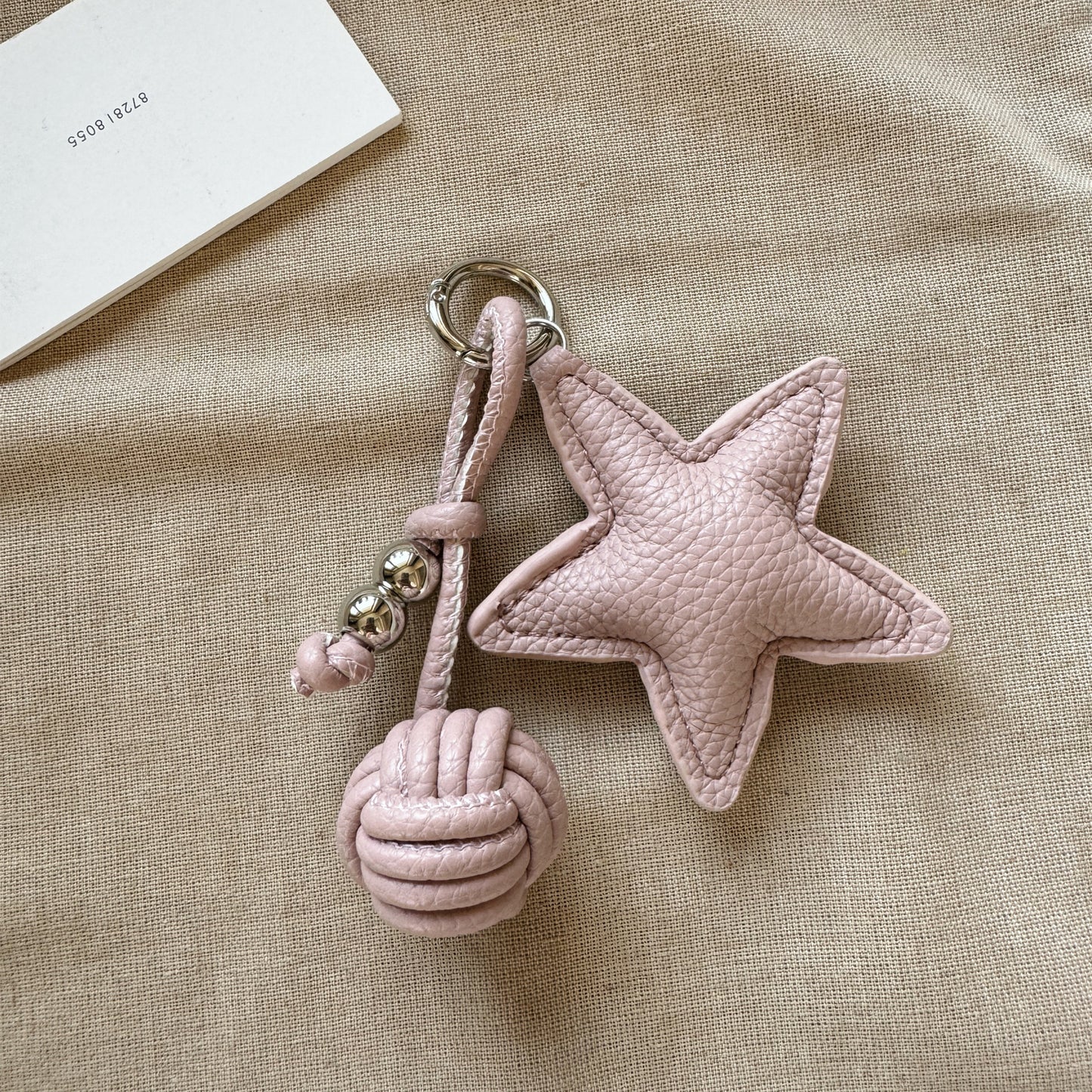 Star-shaped bag charm, genuine leather pom-pom keychain, fashionable and versatile bag accessory