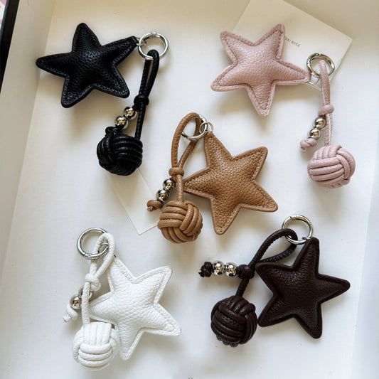 Star-shaped bag charm, genuine leather pom-pom keychain, fashionable and versatile bag accessory