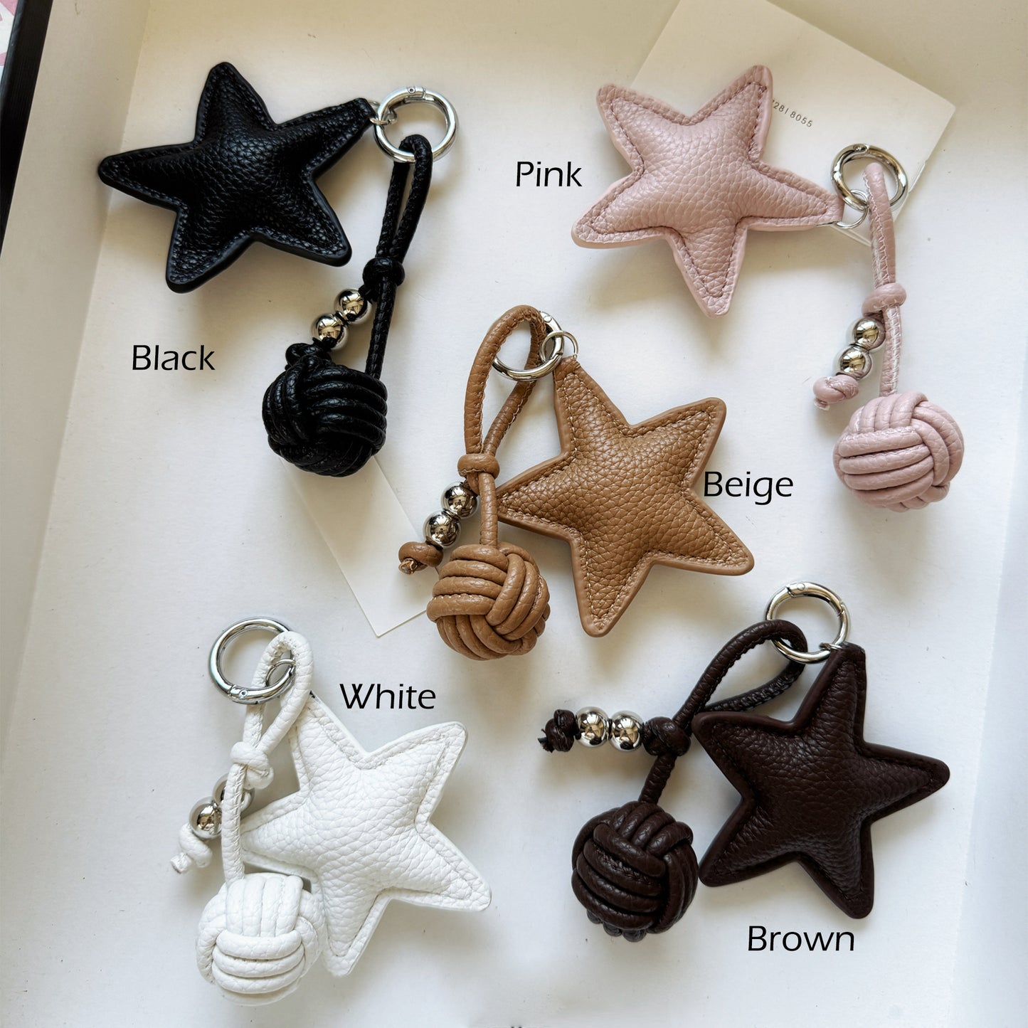 Star-shaped bag charm, genuine leather pom-pom keychain, fashionable and versatile bag accessory