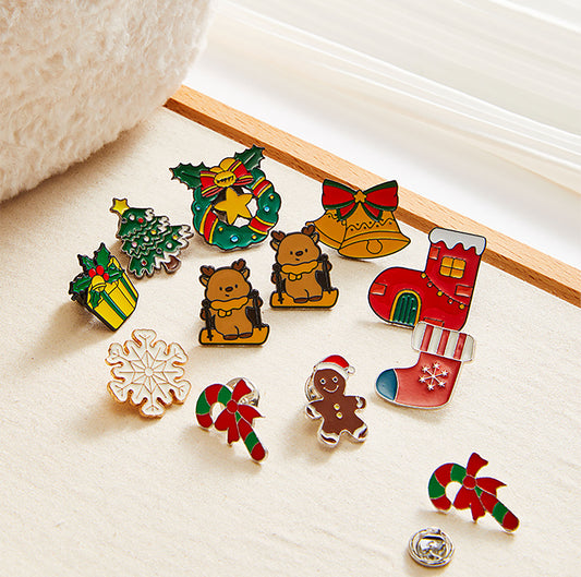 Christmas Creative Brooches – Reindeer, Snowman, Christmas Tree, Stocking, and Gift Pin Badges, Perfect for Clothing & Backpack Accessories