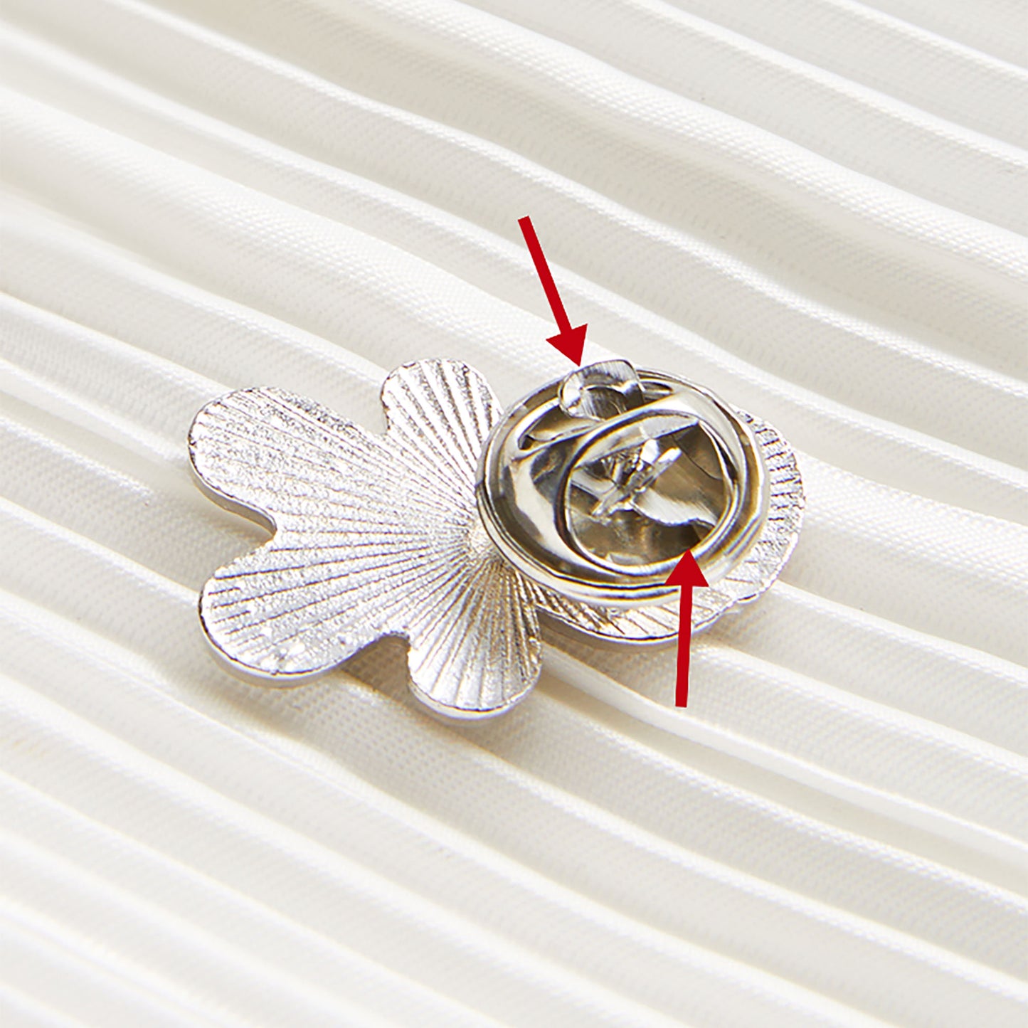 Christmas Creative Brooches – Reindeer, Snowman, Christmas Tree, Stocking, and Gift Pin Badges, Perfect for Clothing & Backpack Accessories