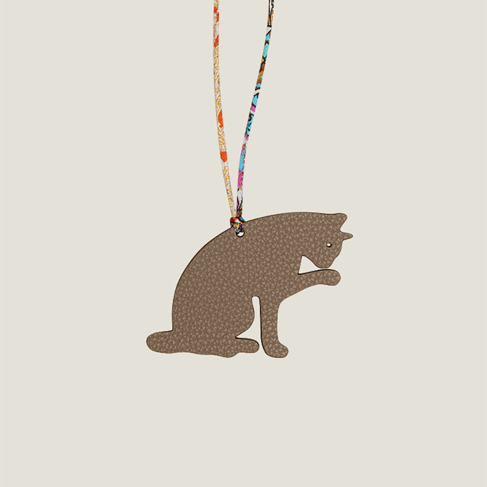 Whimsical Animal Car Charm – Imported Genuine Leather Handcrafted Cute Bag Pendant, Light Luxury Style